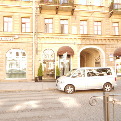 Eingang zum Hotel Golden Triangel in Sankt Petersburg
