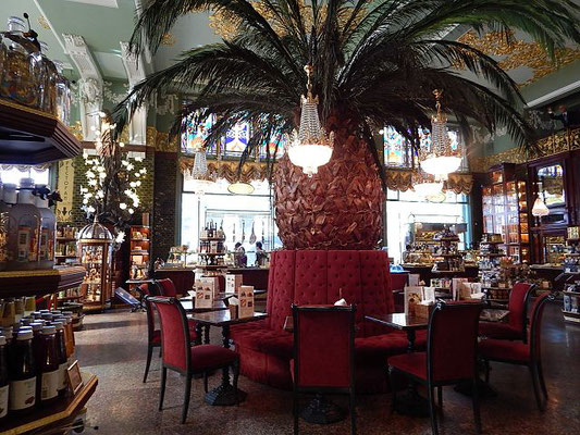 Feinkostladen Jelissejew in St. Petersburg