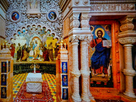 Altar in der Auferstehungskirche