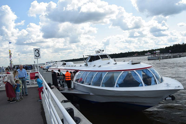 Anlegestelle mit Tragflächenboot