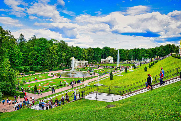 Peterhof vor der großen Kaskade