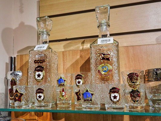 Gläser und Flaschen für Wodka