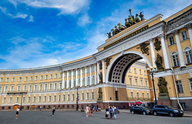 am Palastplatz der Oberbefehlsstab der russischen Flotte