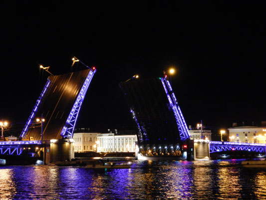 Brücke bei Nacht