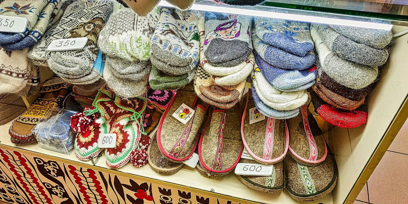 Handschuhe und Hausschuhe