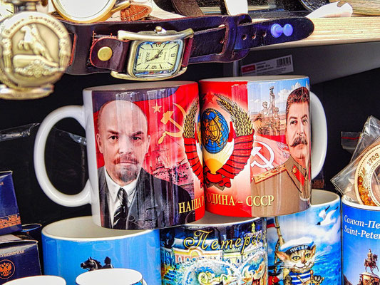 Tassen mit Lenin- und Stalinmotiv