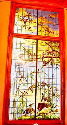 bunt bemaltes Fenster im Palast