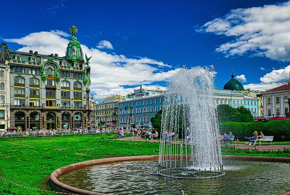 Springbrunnen Singerhaus und Metrostation am Newski Prospekt