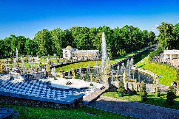 Peterhofer Park mit dem Meereskanal