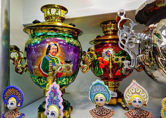 Samovar mit dem Bild von Peter dem Großen